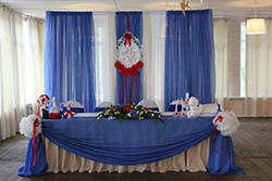 Оформление зала на свадьбу тканью